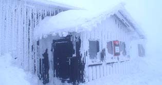 Snowfall in Germany gives tough time to administration 